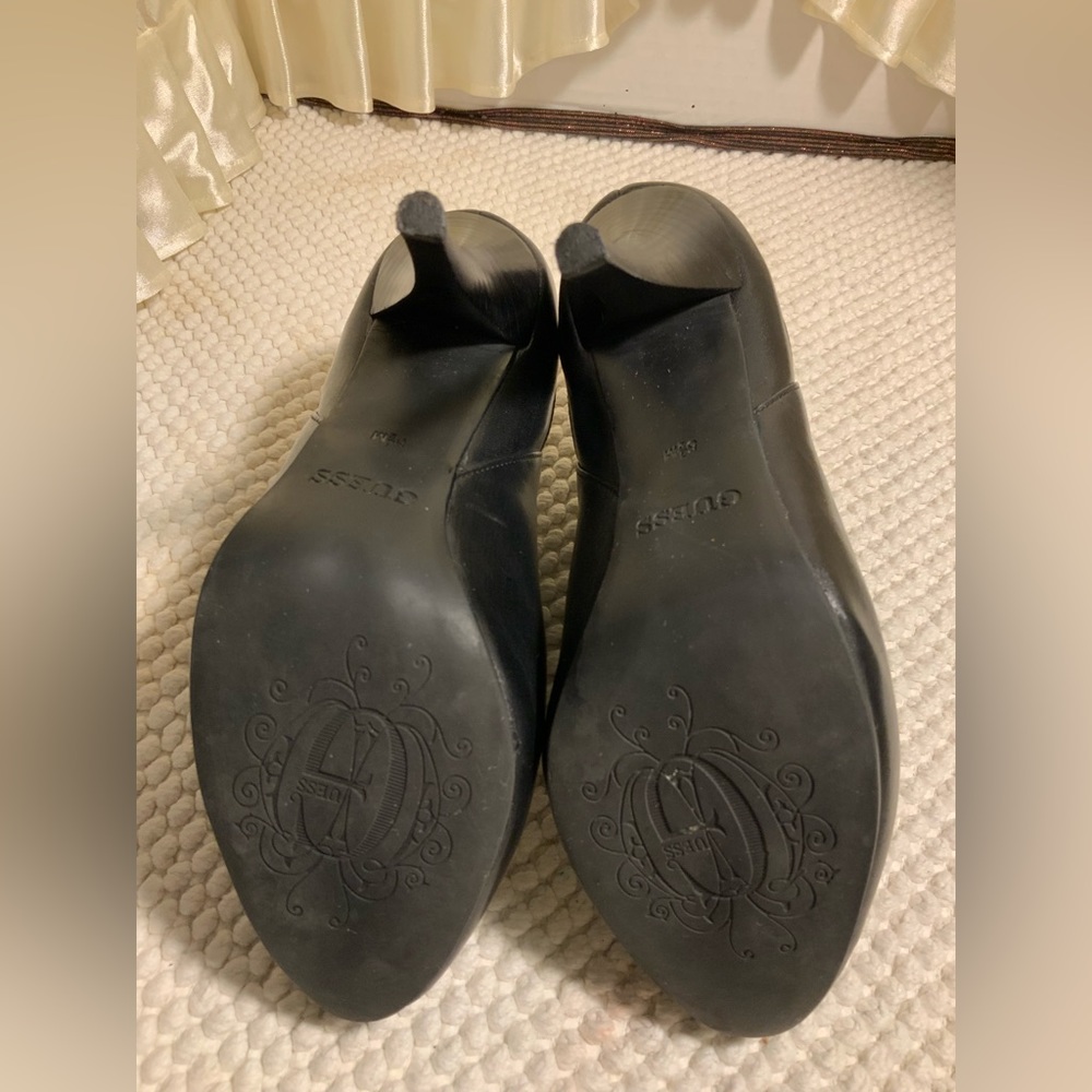 GUESS - Picture 6 of 9